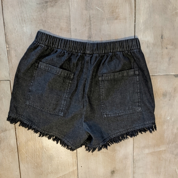 Fekoafe Black Denim Frayed Shorts Size Junior Large NEW - Picture 2 of 2